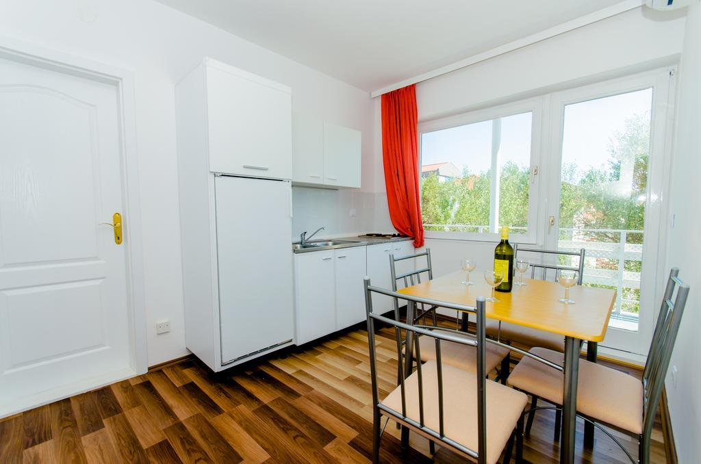 Apartments Balote Trogir Quarto foto