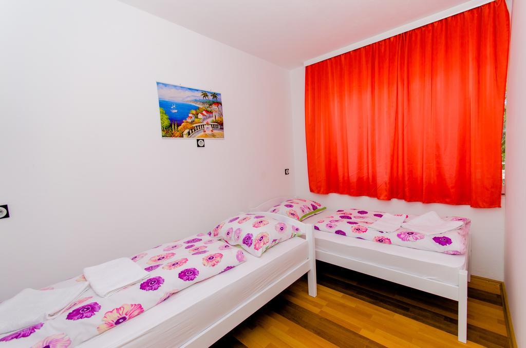 Apartments Balote Trogir Quarto foto