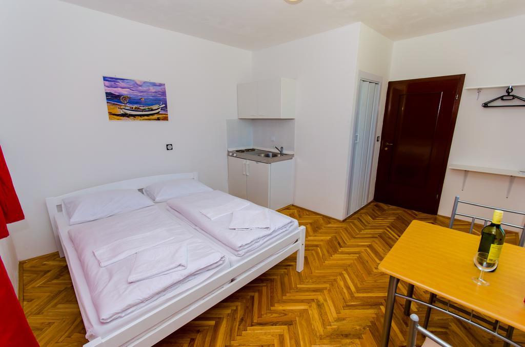 Apartments Balote Trogir Quarto foto