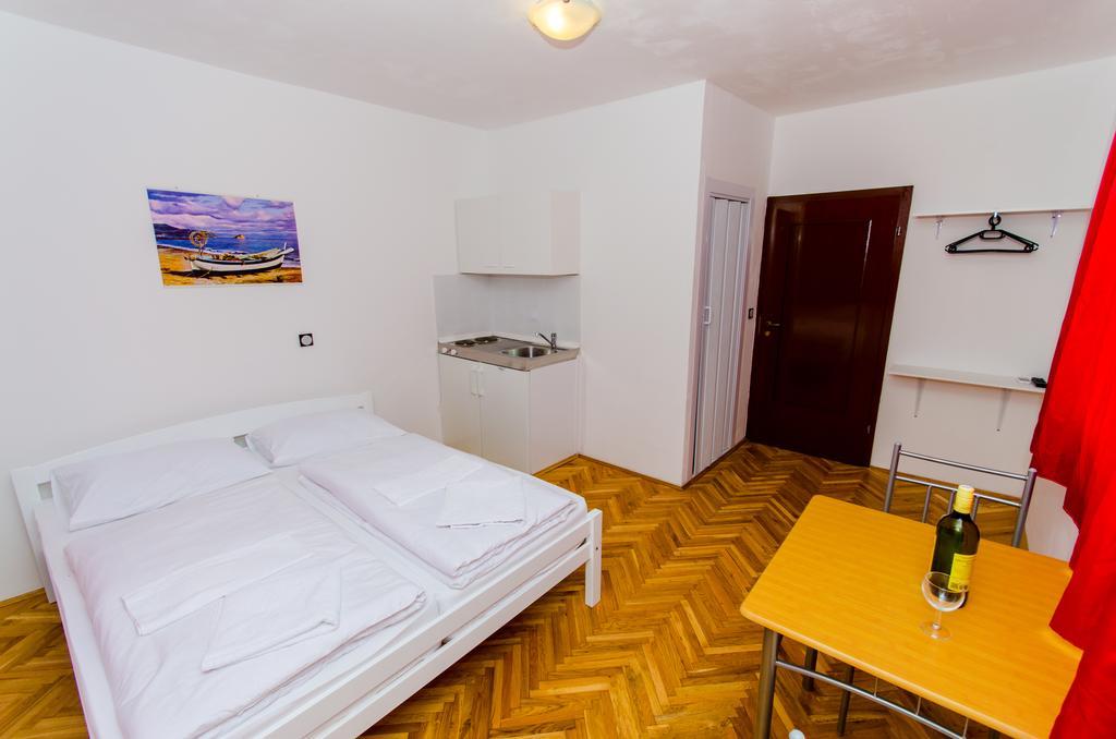 Apartments Balote Trogir Quarto foto